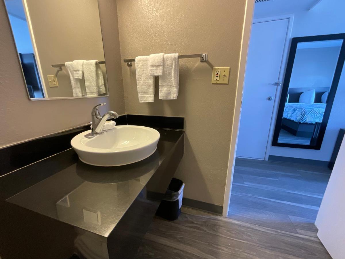6-ely, Nv Hotel