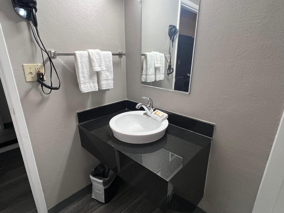 6-ely, Nv Hotel